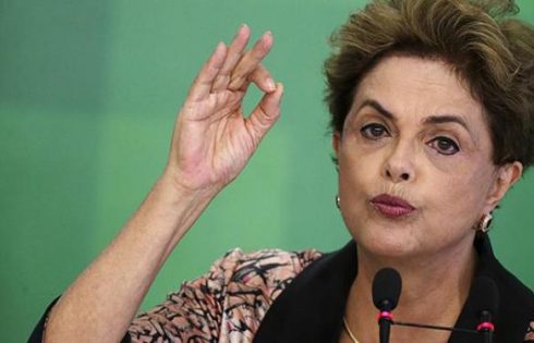 "É um escândalo que eu não possa viajar [...]Isso é grave", reclamou Dilma