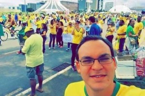 Deputado Uldurico Junior em protesto contra o governo em Brasília Reprodução/Facebook