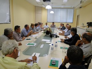 Marcelo Thomé (de camisa xadrez ao fundo) em reunião com conselho da Fiero, será empossado para quatro anos de mandato 