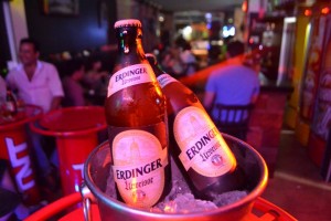 Terça e quarta tem rock e promoção da cerveja Erdinger Urweisse no Novo Boteco