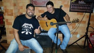 Na foto, os músicos "GG" e Normando Cordeiro, vocalista da RockCityBand.