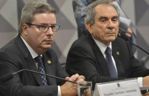 Comissão do Impeachment aprova nomes que farão defesa e acusação de Dilma