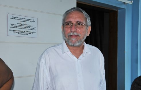 Júlio Rocha obteve apenas 6% dos votos e quer ser reitor