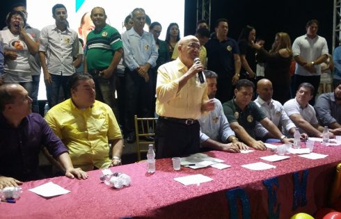 Governador Confúcio Moura discursa em apoio a Pimentel