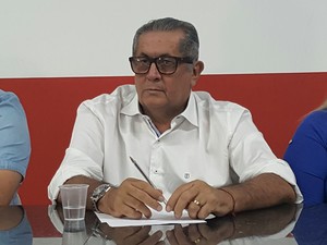 Médico João Durval é o candidato do PR (Foto: Marco Bernardi/G1)