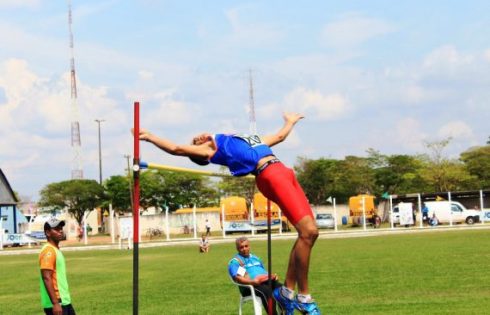 Amando Viana saltou 1,94 metro, três centímetros a mais que o medalha de prata, Carlos Dias