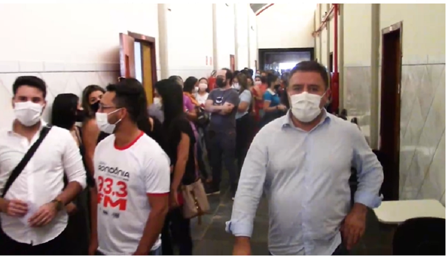 VÍDEO Jornalistas de Porto  Velho tomam vacinam e Fogaça agradece prefeito